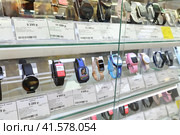 Moscow, Russia - Oct 19. 2023. Smart watch in DNS network store selling household appliances in Zelenograd. Редакционное фото, фотограф Володина Ольга / Фотобанк Лори