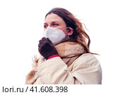 Portrait of adult woman with curly hair wearing ffp2 respirator on city street, isolated on a white background. Стоковое фото, фотограф Андрей Журавлев / Фотобанк Лори
