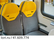 Close-up of a pair of yellow and gray rubber Ivolga train seats - Moscow, Russia August 30, 2023. Редакционное фото, фотограф Андрей Журавлев / Фотобанк Лори