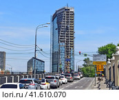 Город Москва . Вид на жилой комплекс " Интеллигент " . Россия (2023 год). Редакционное фото, фотограф stargal / Фотобанк Лори