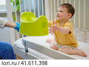 Pediatricians recommend introducing potty training to children when they are developmentally ready. A happy baby is one who has successfully learned to use the toilet. Kid aged about two years. Стоковое фото, фотограф Андрей Журавлев / Фотобанк Лори