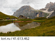 Segantini Hut in mountain valley on lakeside at foot of Italian Dolomites. Стоковое фото, фотограф Яков Филимонов / Фотобанк Лори