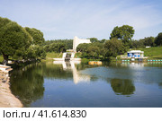 Нижний пруд в парке имени С.М. Кирова в городе Кирове (2013 год). Редакционное фото, фотограф Солодовникова Елена / Фотобанк Лори