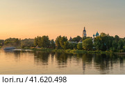 View of the Tolga Monastery from the Volga River during sunset (2023 год). Стоковое фото, фотограф Игорь Кляхин / Фотобанк Лори