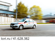 Russian police car in motion. Rosgvardia is national guard of Russia. Auto patrolling the streets. Редакционное фото, фотограф Константин Григорьев / Фотобанк Лори