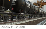 Refinery oil industry freight train transportation crude fuel via railroad. Стоковое видео, видеограф Олег Грач / Фотобанк Лори
