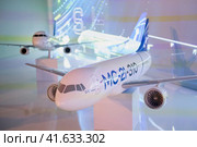 A model of a modern Russian aircraft MC-21-310 with a PD-14 engine - Moscow, Russia, November 05, 2023. Редакционное фото, фотограф Андрей Журавлев / Фотобанк Лори