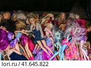 PARIS, FRANCE - NOVEMBER 19, 2022: Various of used fashion dolls Barbie, Ken, Shelly, Chelsea, Kelly, Bratz, Moxie, My Scene, Winx, Witch. Редакционное фото, фотограф Irina Kuchugurina/Gaudy / Фотобанк Лори
