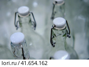 Corked glass bottle necks, close-up. Detail of the neck of glass bottles with a porcelain stopper. Стоковое фото, фотограф Андрей Журавлев / Фотобанк Лори