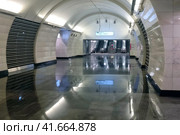 Moscow, Russia - 03 16 2019: Metro station Verkhniye Likhobory, Lyublinsko-Dmitrovskaya Line. Platform at the metro station. Редакционное фото, фотограф Андрей Журавлев / Фотобанк Лори
