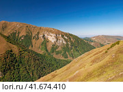 Чечня. Горная дорога к озеру Казеной-Ам. (2022 год). Стоковое фото, фотограф Рябков Александр / Фотобанк Лори