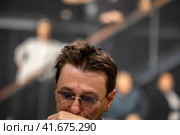 Народный артист, художественный руководитель Московского губернского театра Сергей Безруков во время творческой встречи со зрителями на ВДНХ в городе Москве, Россия (2023 год). Редакционное фото, фотограф Николай Винокуров / Фотобанк Лори