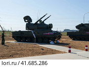 Средняя Ахтуба, Волгоградская область, Россия. Противовоздушная оборона. Зенитный ракетно-пушечный комплекс 2С6М1 Тунгуска для уничтожения беспилотных летательных аппаратов. (2021 год). Редакционное фото, фотограф Андрей Цыганков / Фотобанк Лори