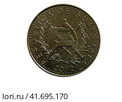 Obverse of Guatemala coin 1 quetzal, 2012 with inscriptions meaning REPUBLIC OF GUATEMALA, FREEDOM SEPTEMBER 15, 1821. Isolated in white background. KM# 284. Аверс монеты 1 кетцаль, Гватемала. Стоковое фото, фотограф Александр Кузнецов / Фотобанк Лори