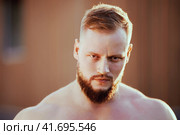 Close-up gaze of bearded European man outdoors in summer. Стоковое фото, фотограф Владимир Григорьев / Фотобанк Лори