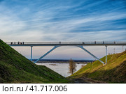 Пешеходный мост через Сергиевский овраг (Нижний Новгород) (2023 год). Редакционное фото, фотограф Илья Старков / Фотобанк Лори