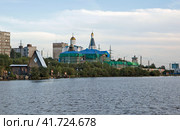 Строительство духовно-спортивного центра на берегу Семёновского озера. Мурманск (2023 год). Редакционное фото, фотограф Сергей Афанасьев / Фотобанк Лори