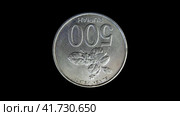 Реверс монеты 500 рупий, Индонезия. Rotating reverse of Indonesia coin 500 rupees 2003, isolated in black background. Close up view. Стоковая анимация, аниматор Александр Кузнецов / Фотобанк Лори