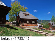 Drvengrad is traditional Serbian village in the Balkan mountains (2018 год). Редакционное фото, фотограф Сергей Стрелков / Фотобанк Лори
