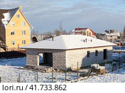 Недостроенный коттедж из газоблоков в зимнее время года. Стоковое фото, фотограф Кекяляйнен Андрей / Фотобанк Лори