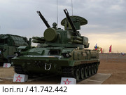 Средняя Ахтуба, Волгоградская область, Россия. Противовоздушная оборона. Зенитный ракетно-пушечный комплекс 2С6М1 Тунгуска для уничтожения беспилотных летательных аппаратов. (2020 год). Редакционное фото, фотограф Андрей Цыганков / Фотобанк Лори