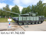 Российский танк Т-72Б3 с УБХ (обр. 2016г.) на военном-техническом форуме "Армия-2020". Алабино. Редакционное фото, фотограф Виктор Карасев / Фотобанк Лори