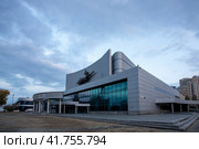 Екатеринбург. Киноконцертный театр "Космос" (2023 год). Редакционное фото, фотограф Литвяк Игорь / Фотобанк Лори