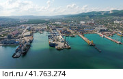 Top view of the marina and quay of Novorossiysk. Стоковое фото, фотограф Леонид Еремейчук / Фотобанк Лори
