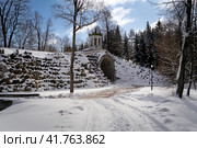 View of the arch "Big Caprice" over the Podkaprizovaya road in the Alexander Park of Tsarskoye Selo on a sunny winter day, Pushkin, St. Petersburg, Russia. Стоковое фото, фотограф Ula Ulachka / Фотобанк Лори