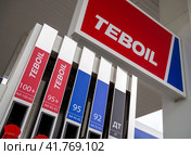 Фрагмент топливной колонки АЗС "TEBOIL" (2023 год). Редакционное фото, фотограф Вячеслав Палес / Фотобанк Лори