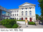 Город Краснодар, улица Красная, 55. Краснодарская краевая государственная филармония имени Григория Пономаренко (2023 год). Редакционное фото, фотограф Александр Тараканов / Фотобанк Лори