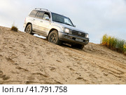 Toyota Land Cruiser 100 (2021 год). Редакционное фото, фотограф Art Konovalov / Фотобанк Лори