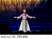 Заслуженная артистка РФ певица Пелагея (Ханова) на концерте. (2023 год). Редакционное фото, фотограф Андрей Дегтярёв / Фотобанк Лори