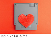 8-битный игровой картридж для игровой приставки с сердечком. Стоковое фото, фотограф Станислав Кноп / Фотобанк Лори