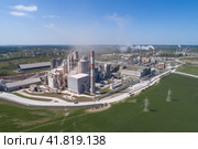 Красносельский завод строительных материалов  солнечным майским днем (аэросъемка). Гродненская область, Белоруссия (2019 год). Редакционное фото, фотограф Виктор Карасев / Фотобанк Лори
