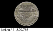 Монета Таиланда 5 бат, реверс на черном фоне. Reverse of Thailand coin 5 baht 1992 with  inscription meaning 5 BAHT THAILAND. Close up view. Стоковая анимация, аниматор Александр Кузнецов / Фотобанк Лори