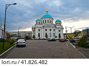Собор Казанской иконы Божией Матери. Казанский Богородицкий мужской монастырь. Вечерние сумерки. Город Казань (2023 год). Редакционное фото, фотограф Александр Тараканов / Фотобанк Лори