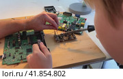 Close up Soldering a micro chip processor with iron tool on a green circuit boad. Electroncs service technology and macro computer concept background. Стоковое видео, видеограф Ирина Старикова / Фотобанк Лори