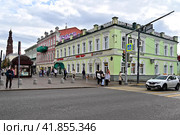 Перекресток на пересечении улиц Баумана и Астрономической. Город Казань. Республика Татарстан. Россия (2023 год). Редакционное фото, фотограф Александр Тараканов / Фотобанк Лори
