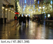 Moscow cityscape in winter sunset during coronavirus pandemic. Famous Nikolskaya Street. Festive mood. Lifestyle concept. (2019 год) Стоковое фото, фотограф YuryKara / Фотобанк Лори