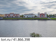 Осенний вид на набережную Степана Разина в Твери, Россия (2023 год). Редакционное фото, фотограф Елена Коромыслова / Фотобанк Лори