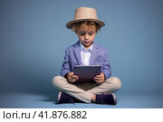 Children with gadgets, Alpha generation, Digital Aborigines - people born after the digital revolution and accustomed to gadgets from an early age. Стоковое AI-изображение, AI-художник Ирина Ручушкина / Фотобанк Лори