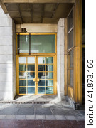Aluminum double-leaf entrance doors with glass. Стоковое фото, фотограф Константин Григорьев / Фотобанк Лори