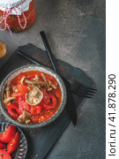 Лечо из перца, помидоров и опят. Домашняя кухня на зиму. Холодная закуска. Стоковое фото, фотограф Оксана Медведева / Фотобанк Лори
