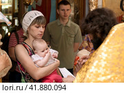 Russia Samara June 25, 2011: Orthodox parishioners came to baptize their babies in the church. Редакционное фото, фотограф Акиньшин Владимир / Фотобанк Лори
