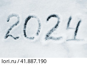 2024 год, надпись на снегу. Стоковое фото, фотограф Римма Тельнова / Фотобанк Лори