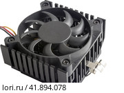 Вентилятор охлаждения процессора компьютера на белом фоне. CPU cooler with cooling radiator on a white background. Стоковое фото, фотограф Татьяна Д / Фотобанк Лори