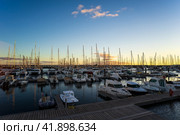 PLAYA BLANCA, LANZAROTE - OCTOBER 25, 2023: Sunset on Marina Rubicon of Playa Blanca. Playa Blanca is the southernmost town of the Spanish island of Lanzarote. It is the newest resort on the island. Редакционное фото, фотограф Sergey Kohl / Фотобанк Лори