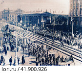 Демонстрация на Невском проспекте 18 июня 1917 года. Петроград. Редакционное фото, фотограф Сергей Елизарьев / Фотобанк Лори
