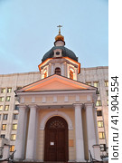 Город Москва. Храм-часовня Святых Благоверных Мучеников Бориса и Глеба. Арбатская площадь, дом 4 (2023 год). Стоковое фото, фотограф Александр Тараканов / Фотобанк Лори